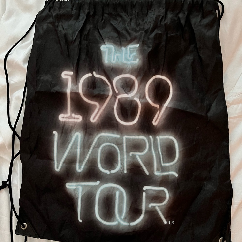 RARE TAYLOR SWIFT 1989 World Tour Draw String Bag